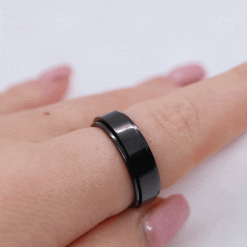 Anxiety Ring (Graveerbaar) Zwart in beweging