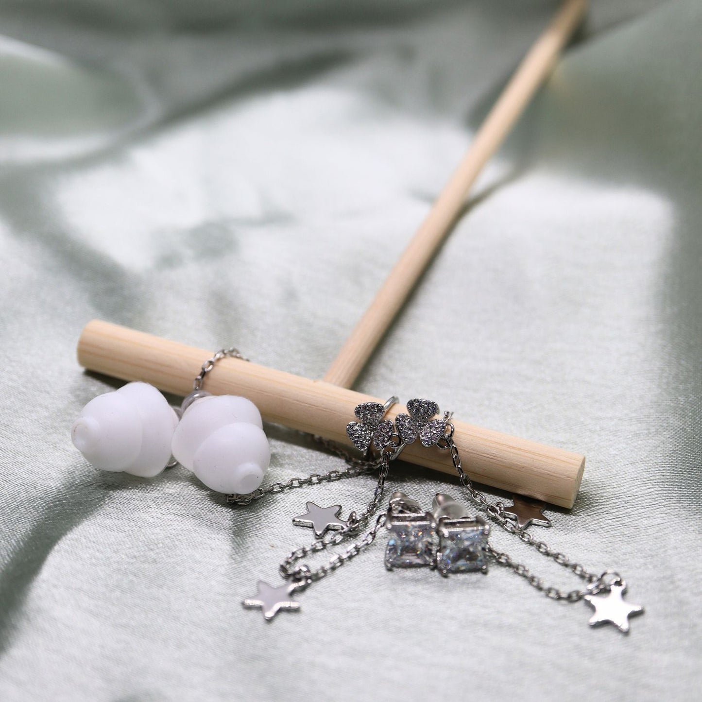 Earcuffs Oorbellen Voor Oordopjes (Ster) Zilverkleurig Sfeerbeeld