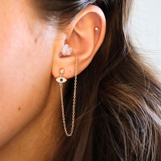 Oorbellen Voor Oordopjes (Oog) Goudkleurig op model met oortjes