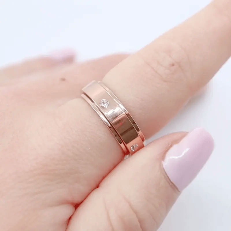 Anxiety ring (Zirkonia) Rosé Goud in beweging