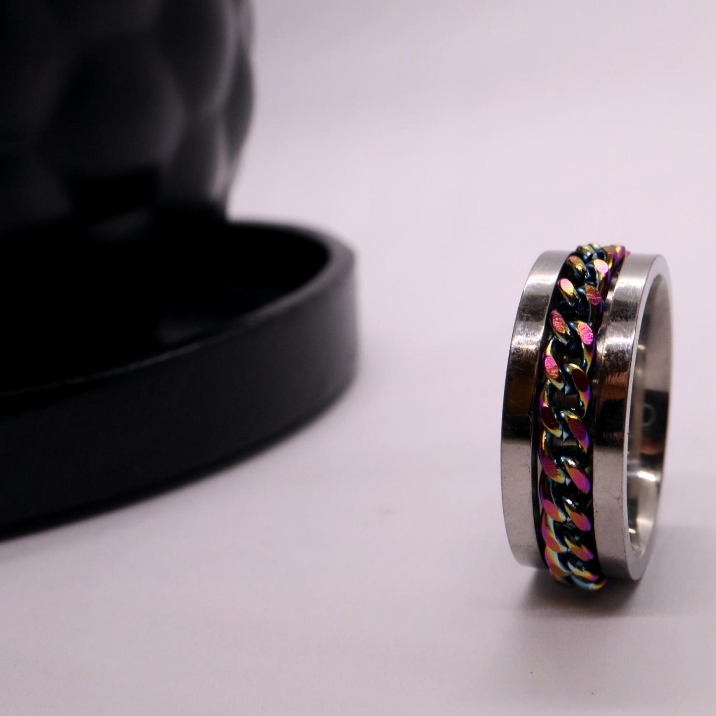 Anxiety Ring (Kettinkje) Regenboog ketting Sfeerbeeld