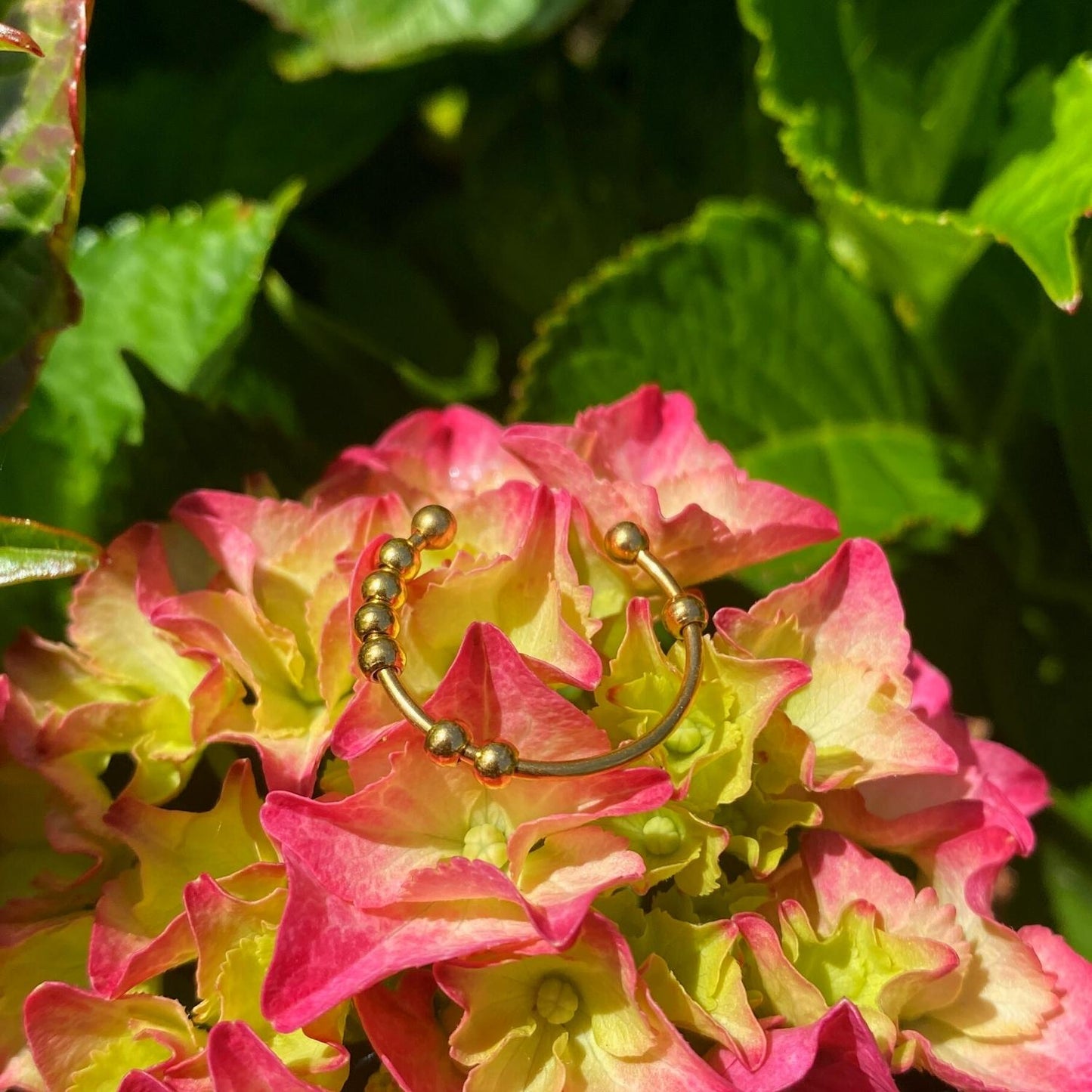 Anxiety Ring goud kleurig (RVS) one size Sfeerbeeld bloemen