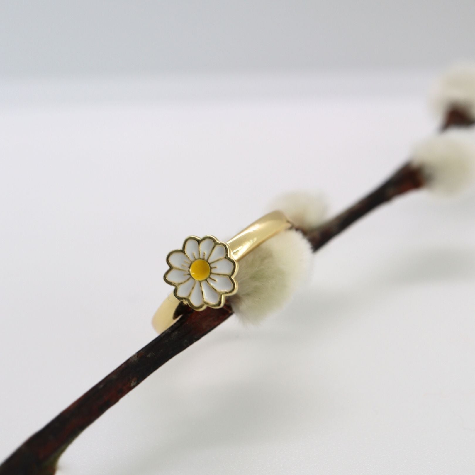 Anxiety Ring Kleine Witte bloem Sfeerbeeld