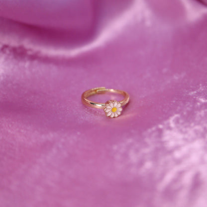 Anxiety Ring Kleine Witte bloem Sfeerbeeld