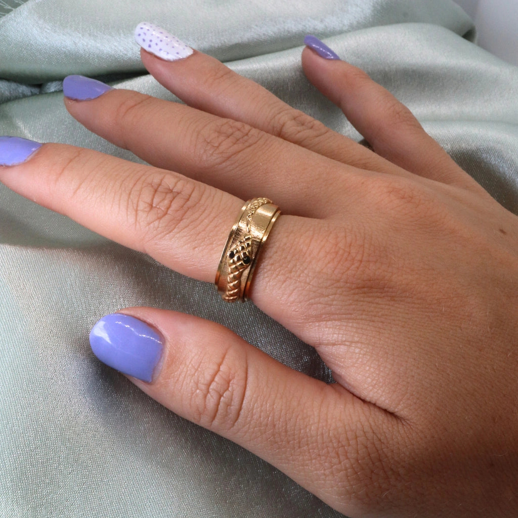 Anxiety Ring (Slang) Goud om vinger
