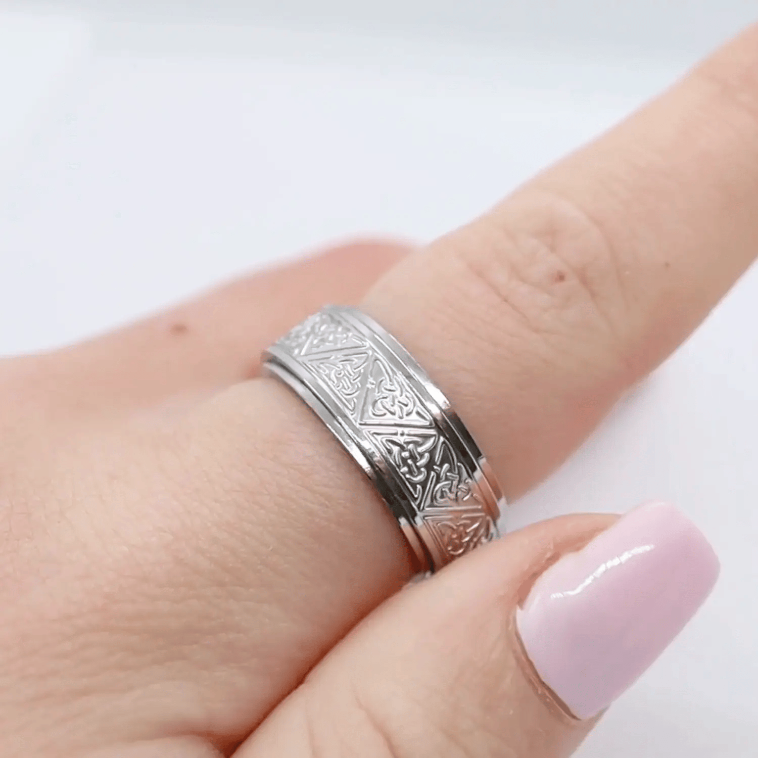 Anxiety Ring (Keltisch) Zilver in beweging